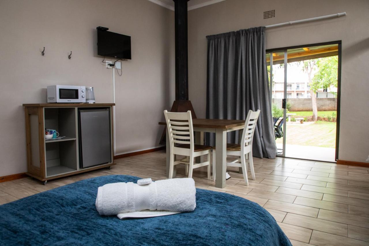 Opstal Guestfarm Hotel Potchefstroom Exterior foto